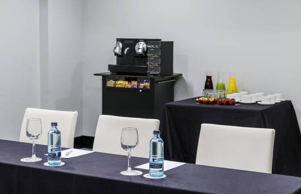 Salón Junta Hotel ILUNION Bilbao Bilbao