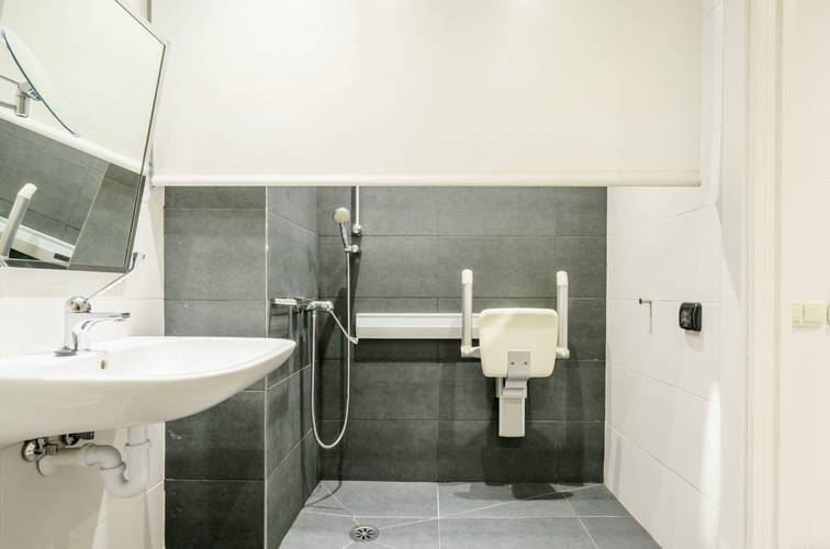 Baño adaptado Hotel ILUNION Bilbao