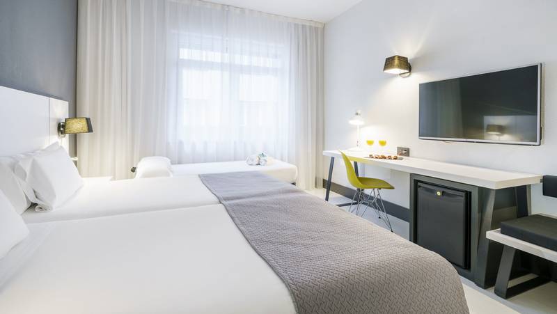 Habitación triple Hotel ILUNION Bilbao