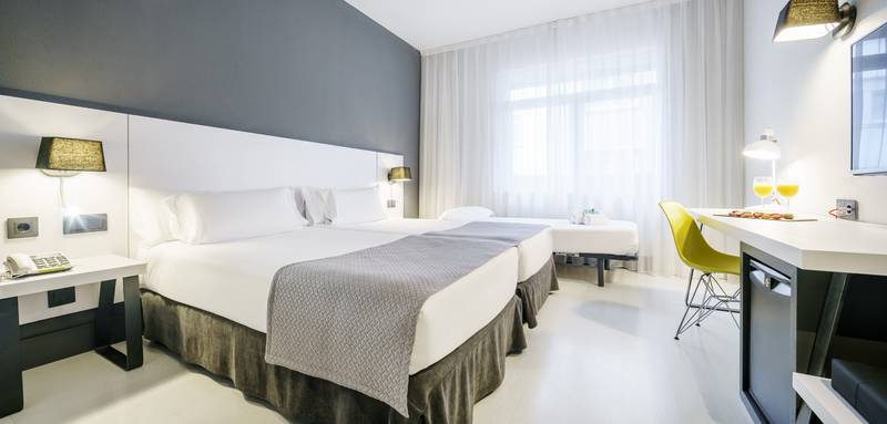 Habitación triple Hotel ILUNION Bilbao
