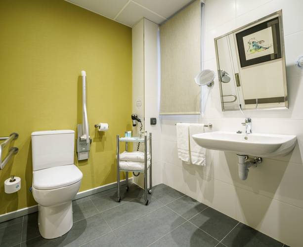 Baño adaptado Hotel ILUNION Bilbao