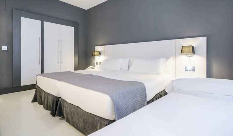Habitación triple Hotel ILUNION Bilbao